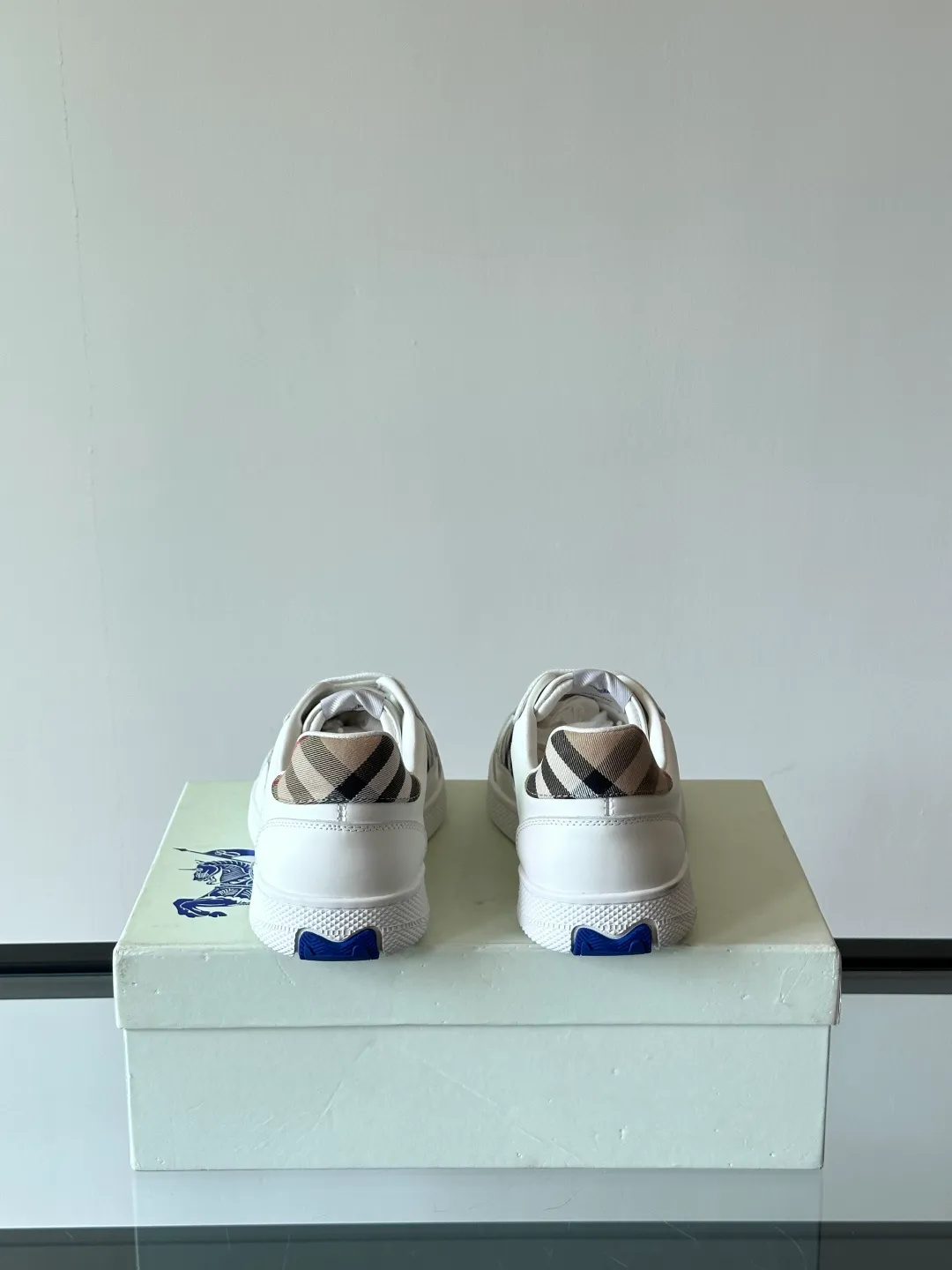 Men's shoes 💰p420 "Burberr＊" men's classic low-top sneakers, reinterpreted with Vintage retro plaid cotton and cowhide materials, decorated with a new brand logo. First-layer sheepskin lining, embossed Burberry lettering logo on the heel, T men's shoes 💰pU original outsole! Code number 38-44 (45 customized)